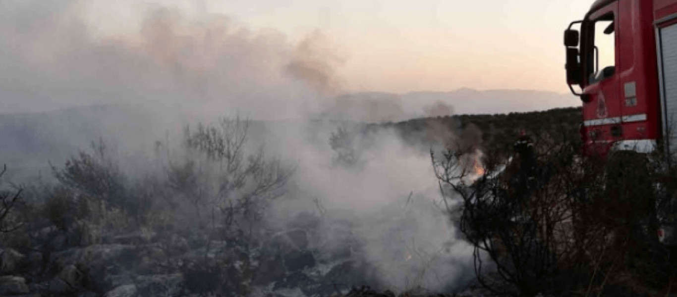 Μάνη: Δεν απειλούνται σπίτια από τις πυρκαγιές - 120 πυροσβέστες στην περιοχή